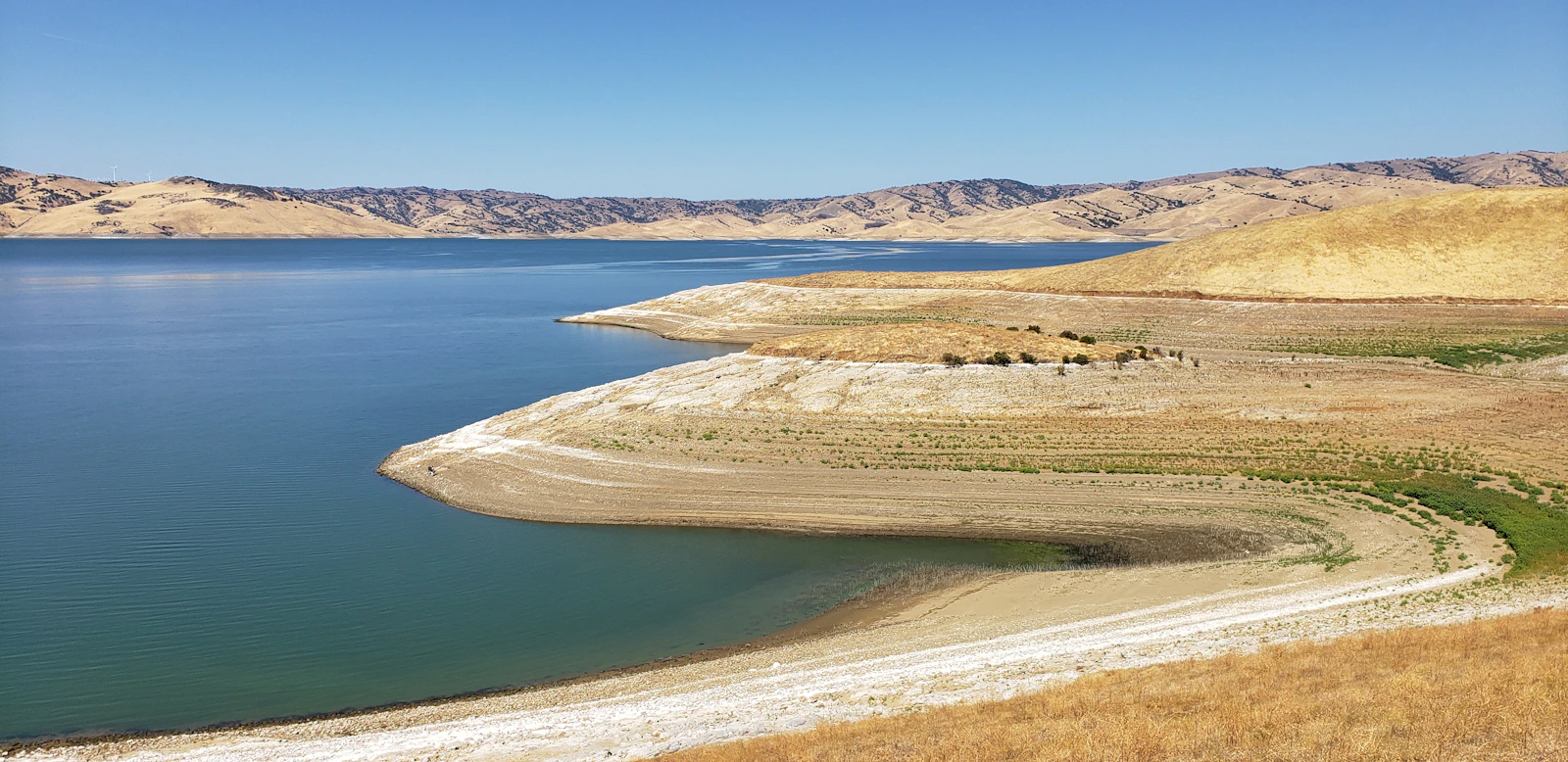 Hot Central Valley grassland near Bakersfield