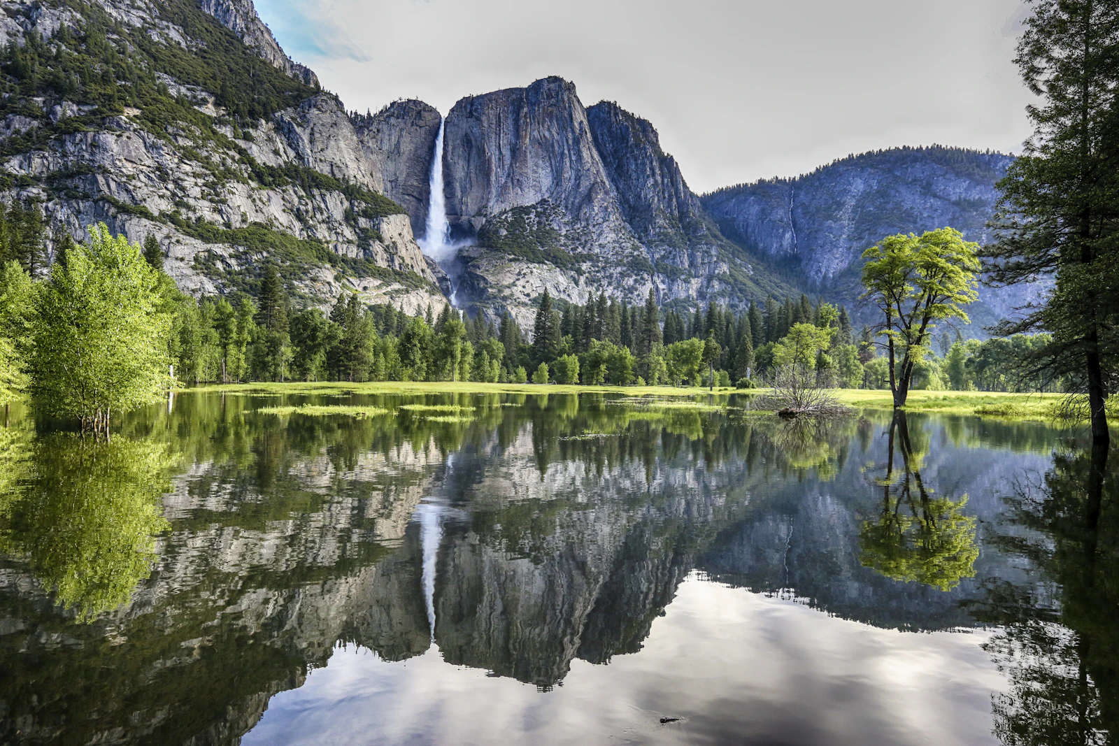 Sierra waterfall near Fresno